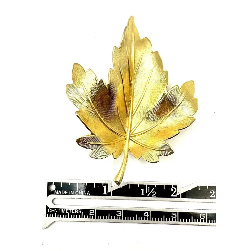Vintage Gold Tone Leaf Pin Brooch Autumn Fall Women's Fashion Autumn Fall